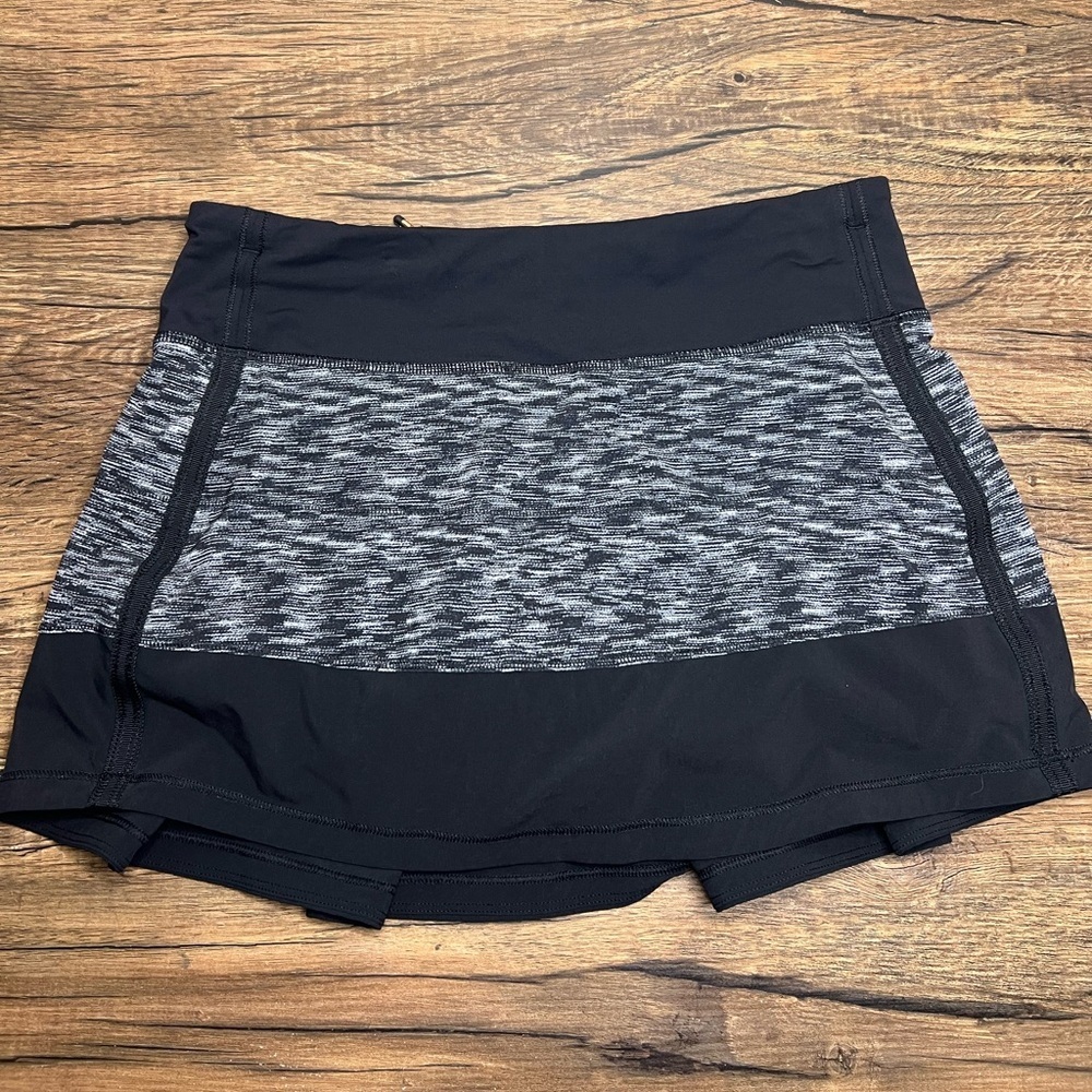 Lululemon Pace Rival Skirt Size 4 Black Gray Built In Shorts Tennis Running